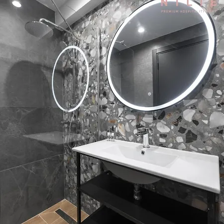 Room8, Nilie Hospitality Mgmt Daire Selanik