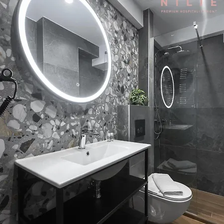Room8, Nilie Hospitality Mgmt Apartment