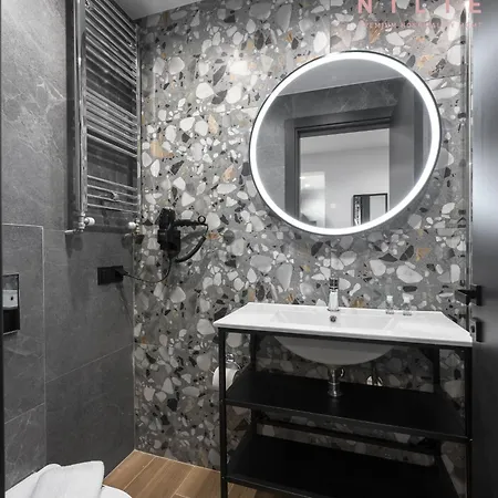 Room8, Nilie Hospitality Mgmt Apartment