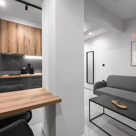Room8, Nilie Hospitality Mgmt Apartament