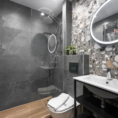 Room8, Nilie Hospitality Mgmt Apartament *