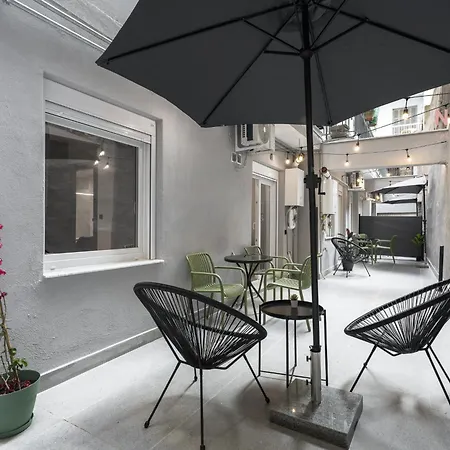 Room8, Nilie Hospitality Mgmt Apartament *