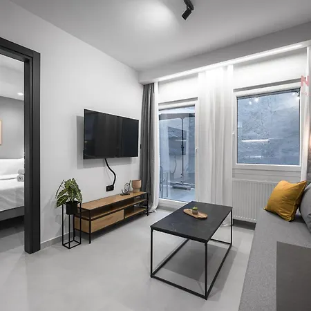 Room8, Nilie Hospitality Mgmt * Salonic