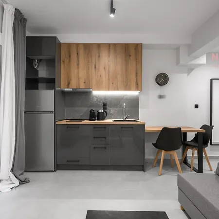Room8, Nilie Hospitality Mgmt Apartament *
